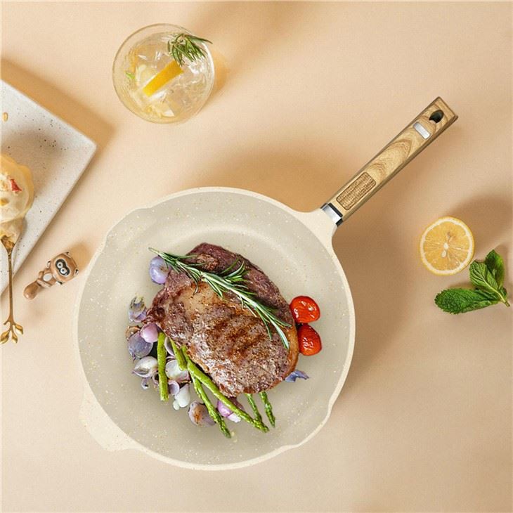 Wok with Wooden Handle