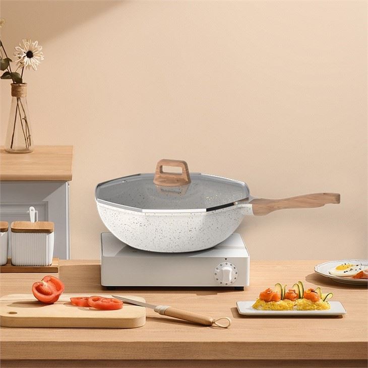 Non Stick Skillet With Lid