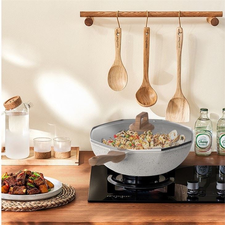 Non Stick Skillet With Lid