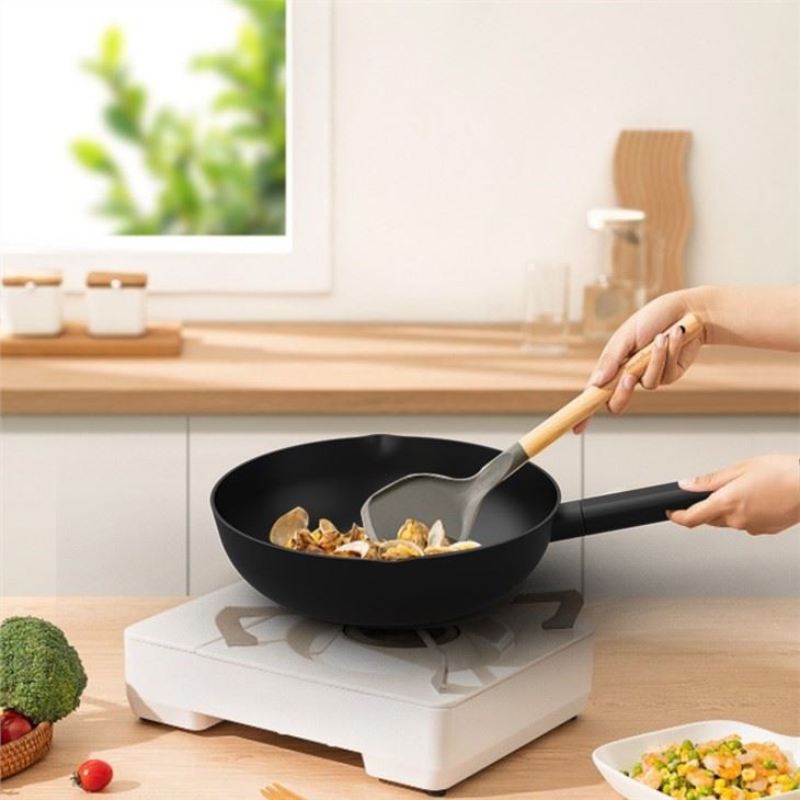 Stretched Kitchen Frying Pan