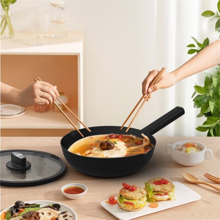 Stretched Kitchen Frying Pan