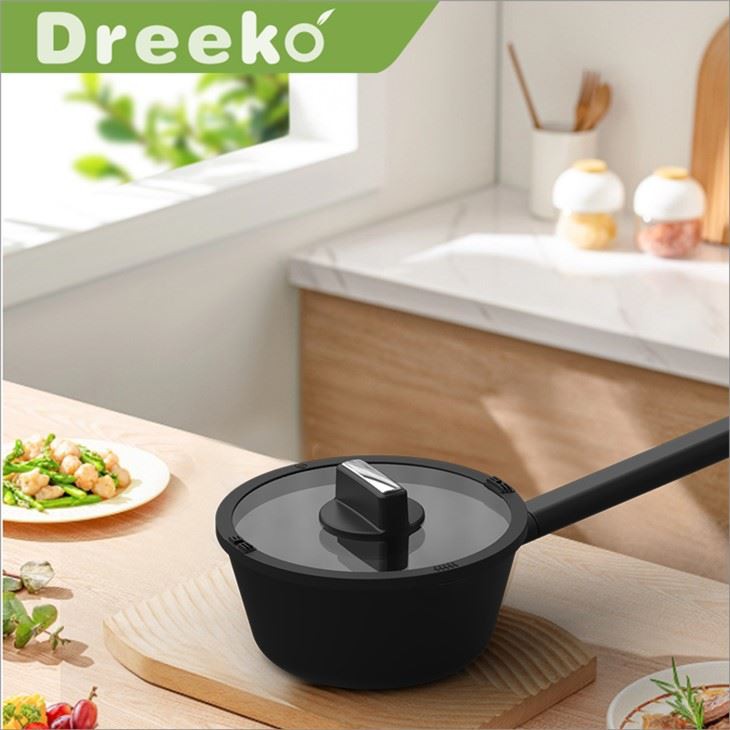 Nyújtott tejes serpenyő fedéllel