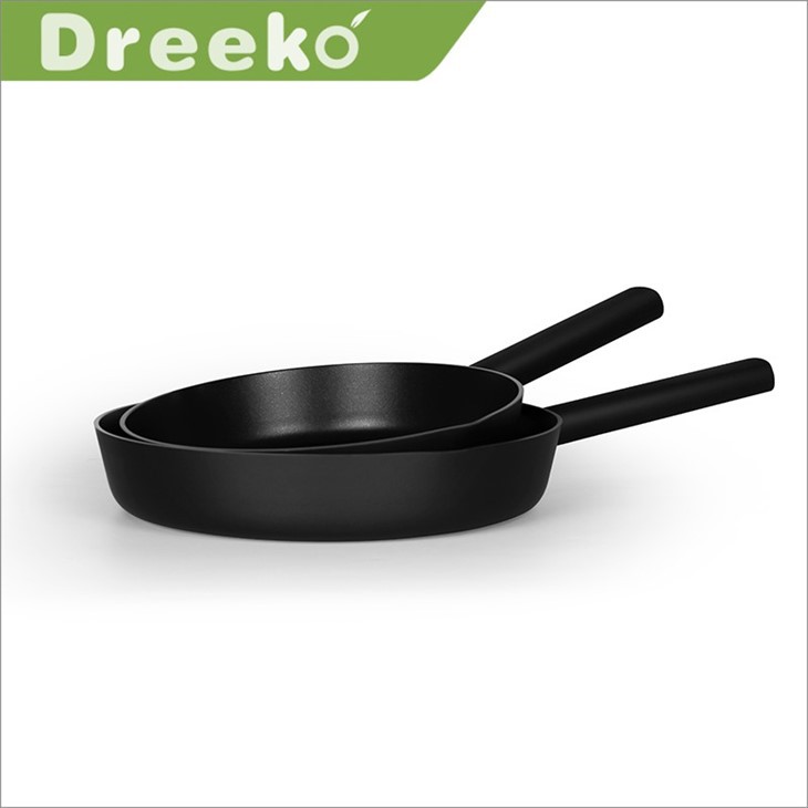 Pressed Cookware With Red Heating Indicator